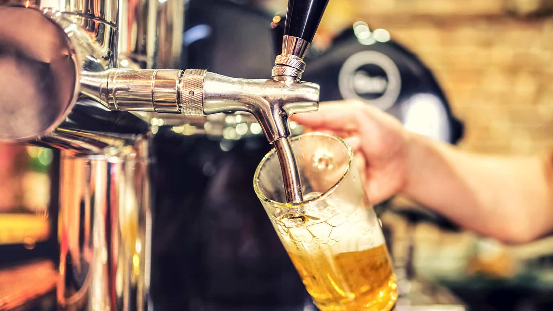 Warum Alkohol im Fußball schädlich ist